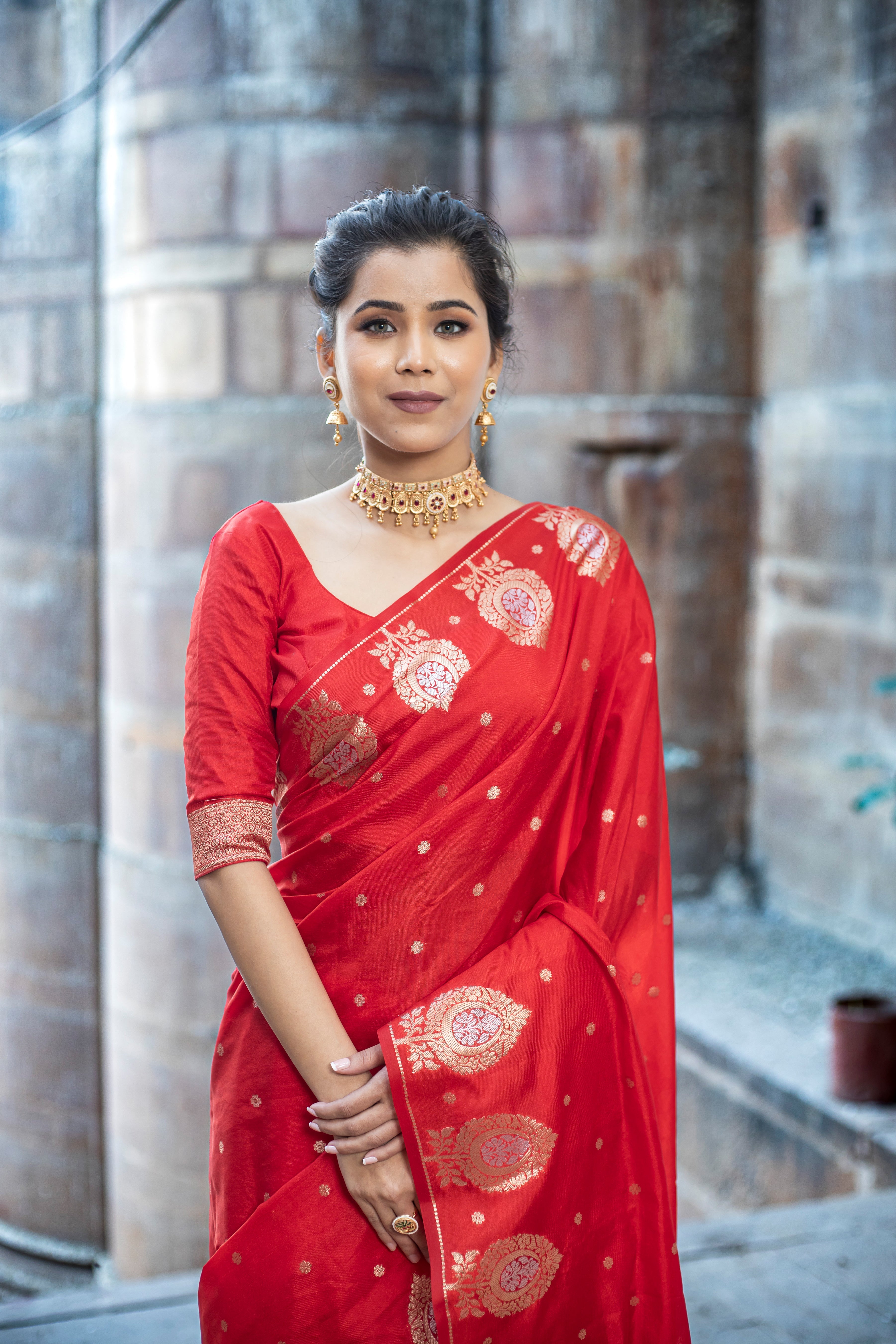 Sacrlet Red Alfi Motif Banarasi Zari Border Saree And Pallu