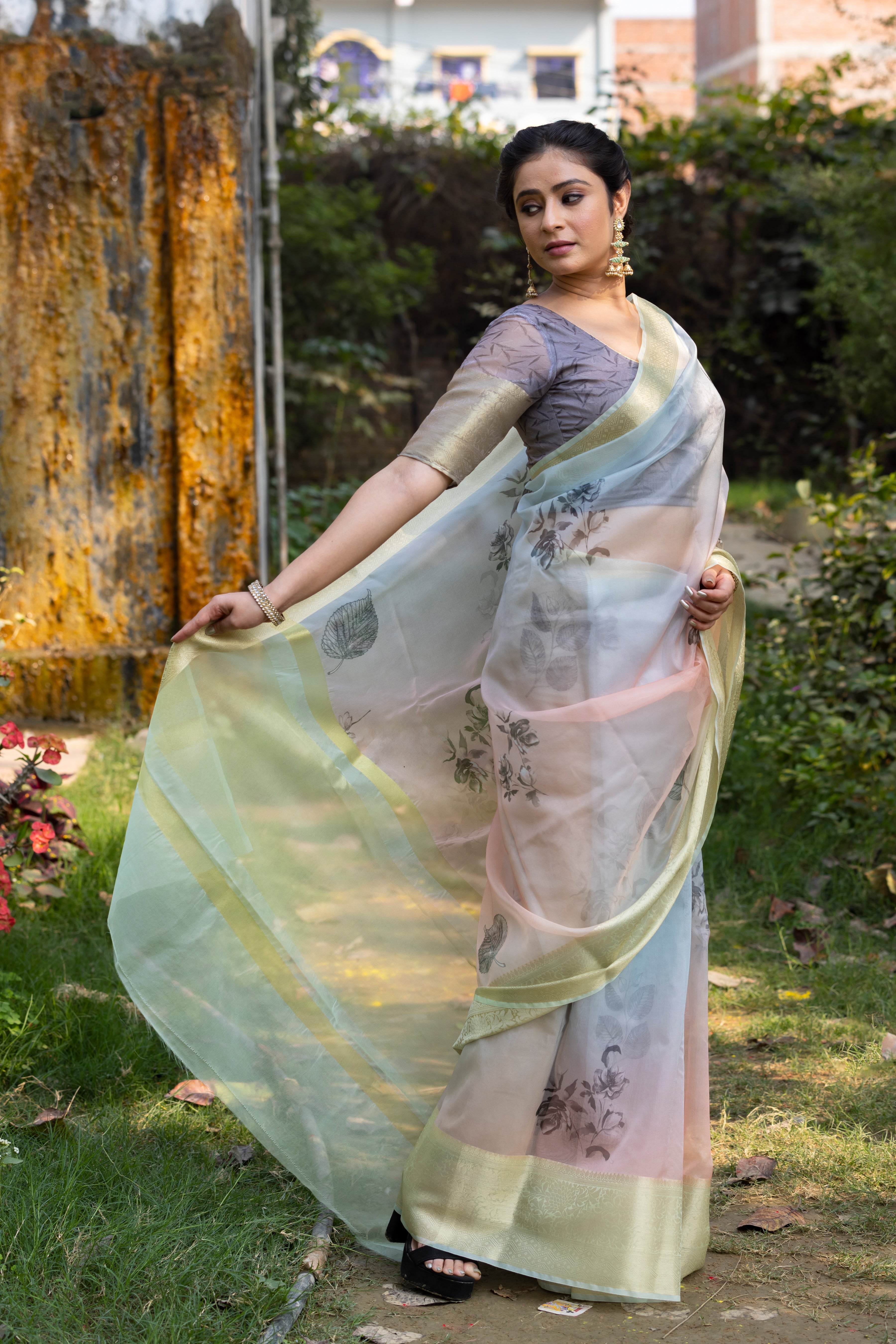 Gradient Organza Silk Saree with Banarasi Zari Border | New Leaf Pattern